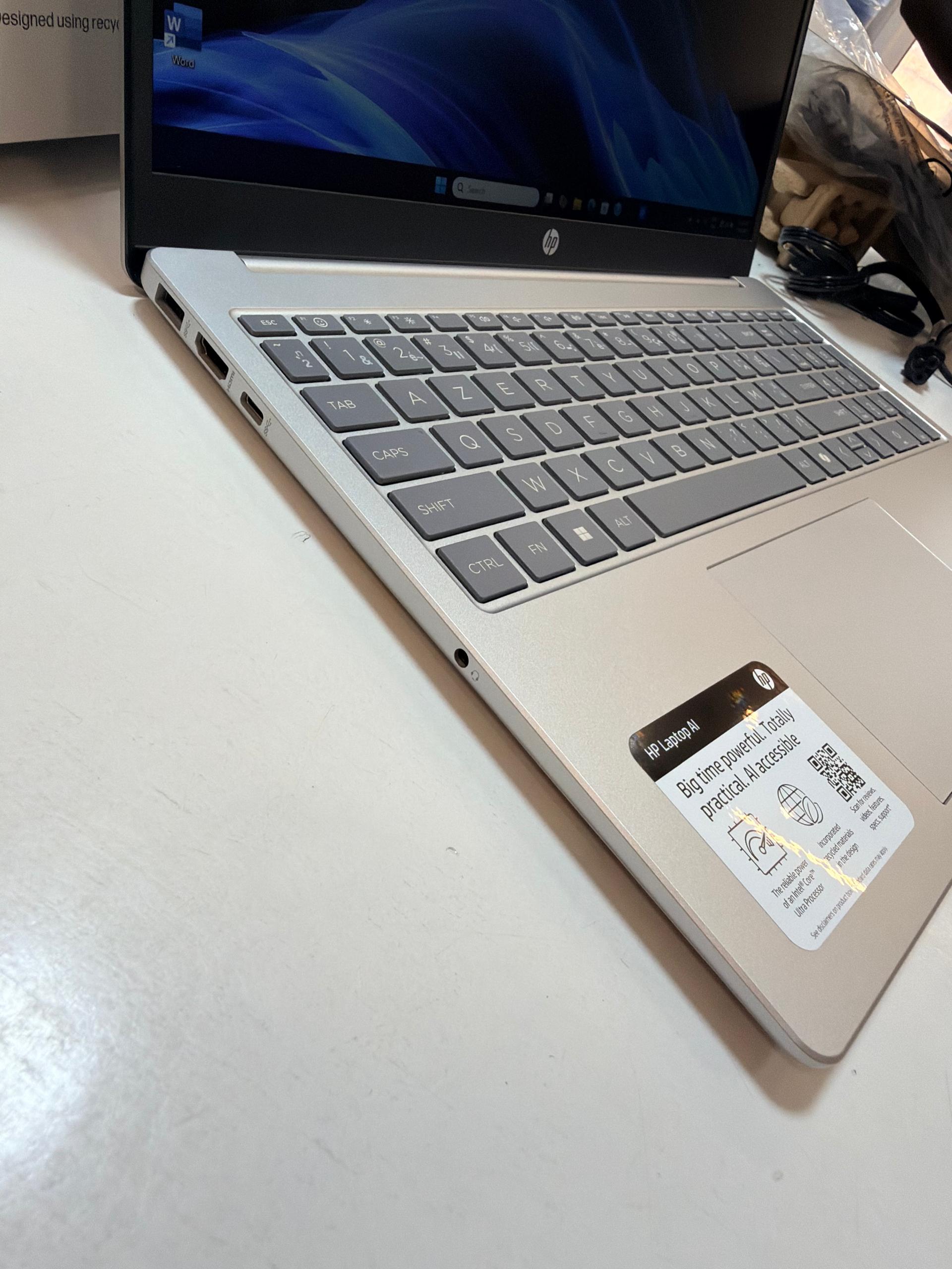 HP LAPTOP AI 15 225U/512GO/8GO
