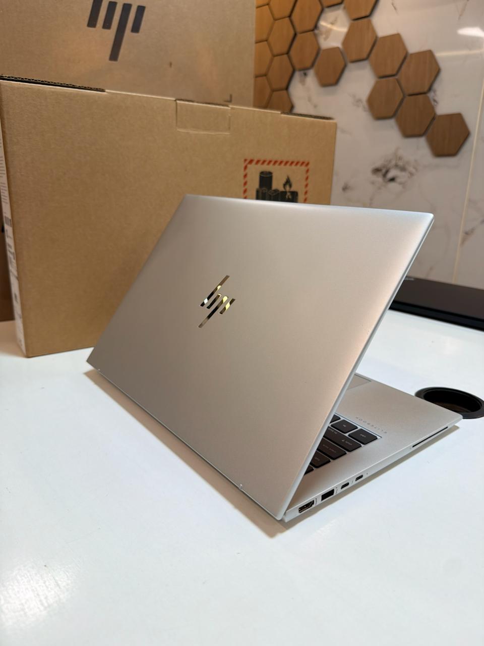 HP ELITEBOOK 840 G10 I7 13th GEN /16GO/512G0