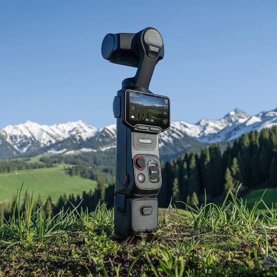 INSTA 360 LUNA ULTRA DUAL-LENS 8K GIMBAL CAMERA