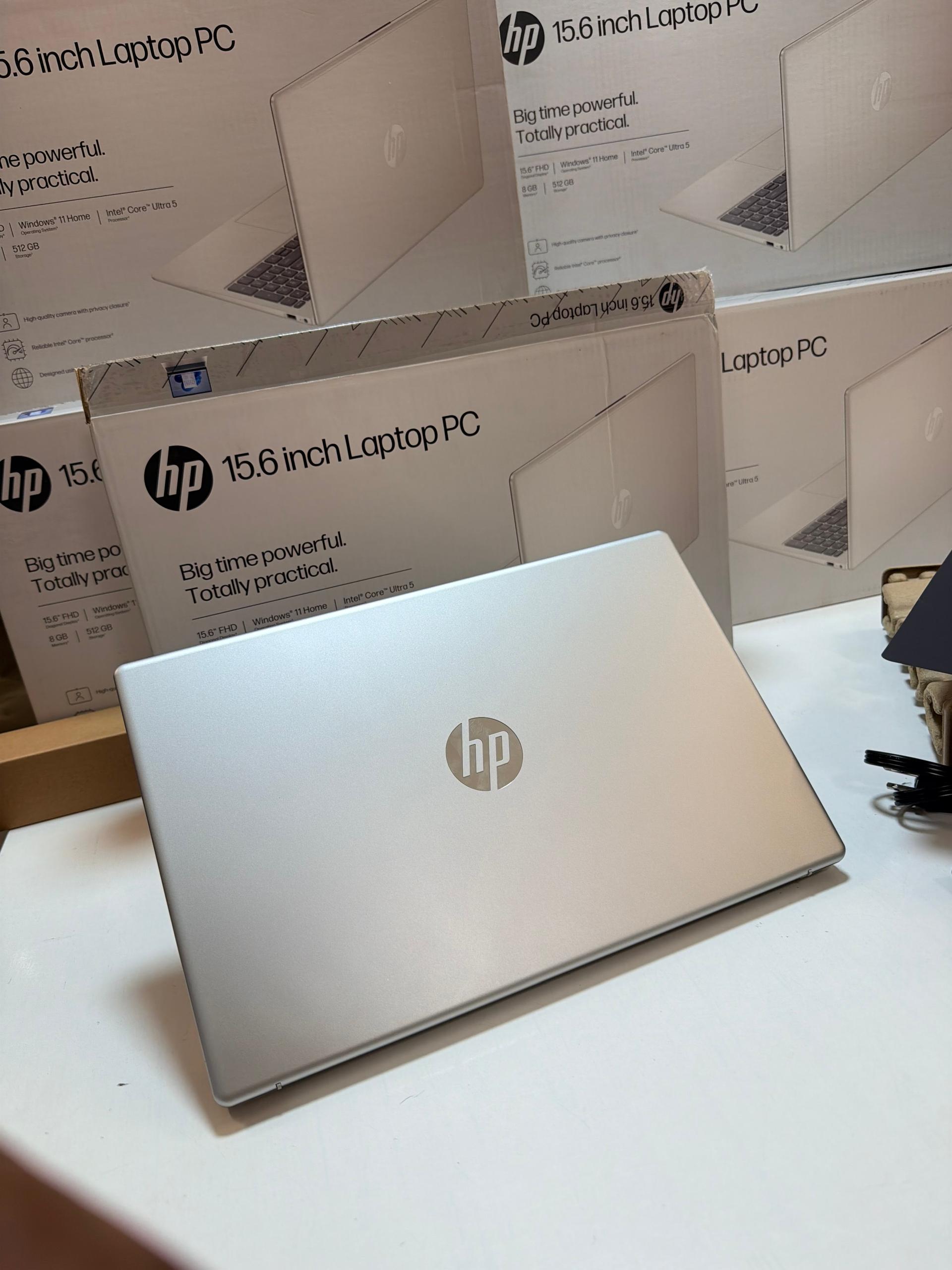 HP LAPTOP AI 15 225U/512GO/8GO