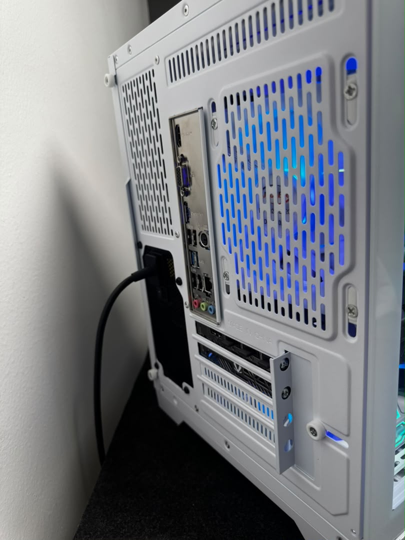 PC Gaming White RTX 5060 Ti – Intel Core i7-12700KF | 32 Go DDR4 | 1 To SSD | RTX 5060 Ti 16 Go