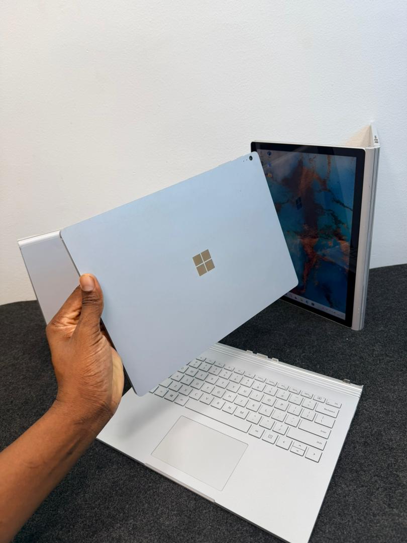SURFACE BOOK 2 /COREE I5/256GO/8GO DE RAM