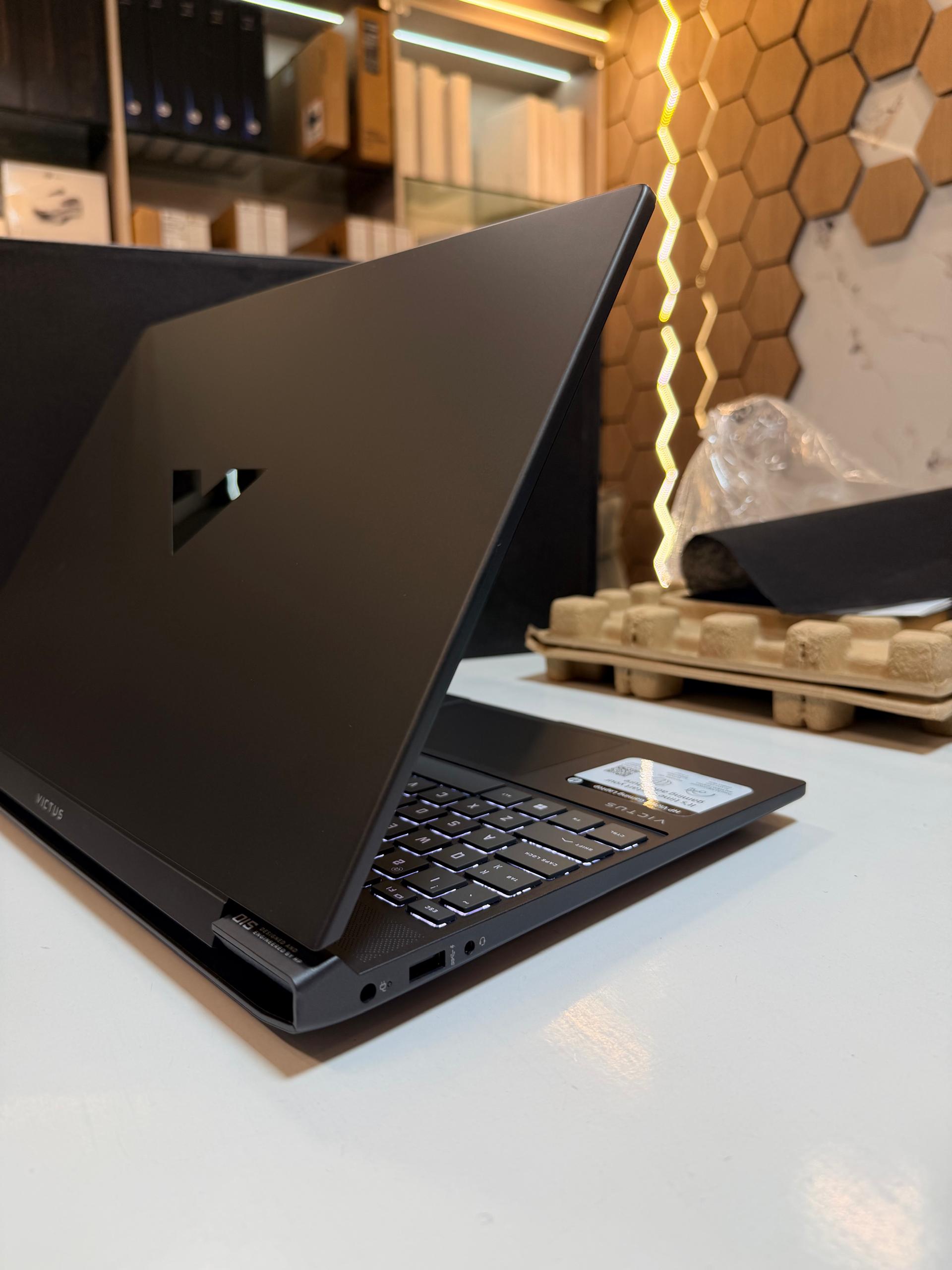 HP VICTUS GAMING 15 AI 7 350 /1TO/16GO/ RTX 5060