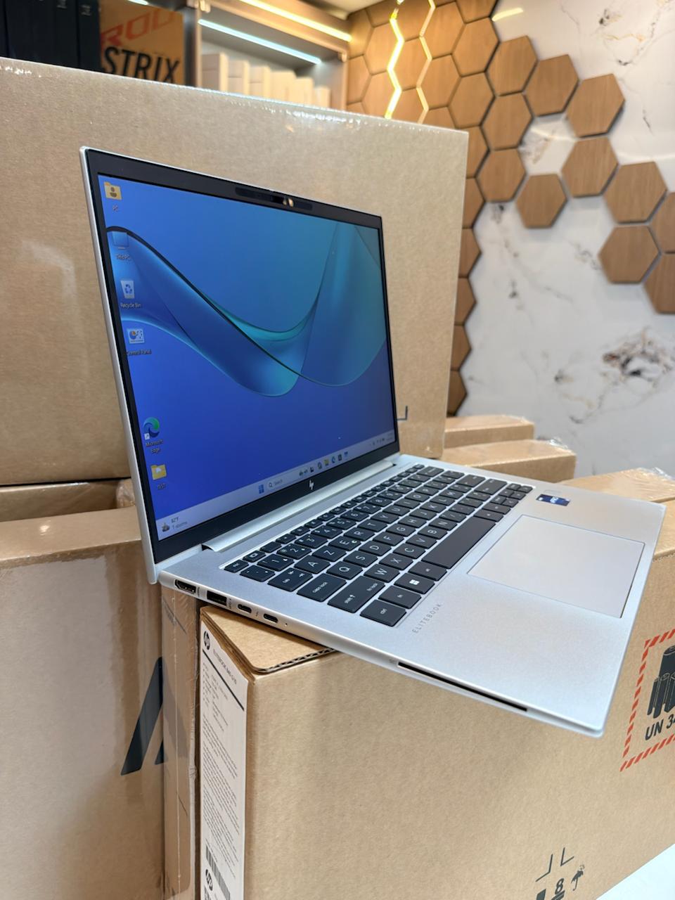 HP ELITEBOOK 840 G10 I7 13th GEN /16GO/512G0