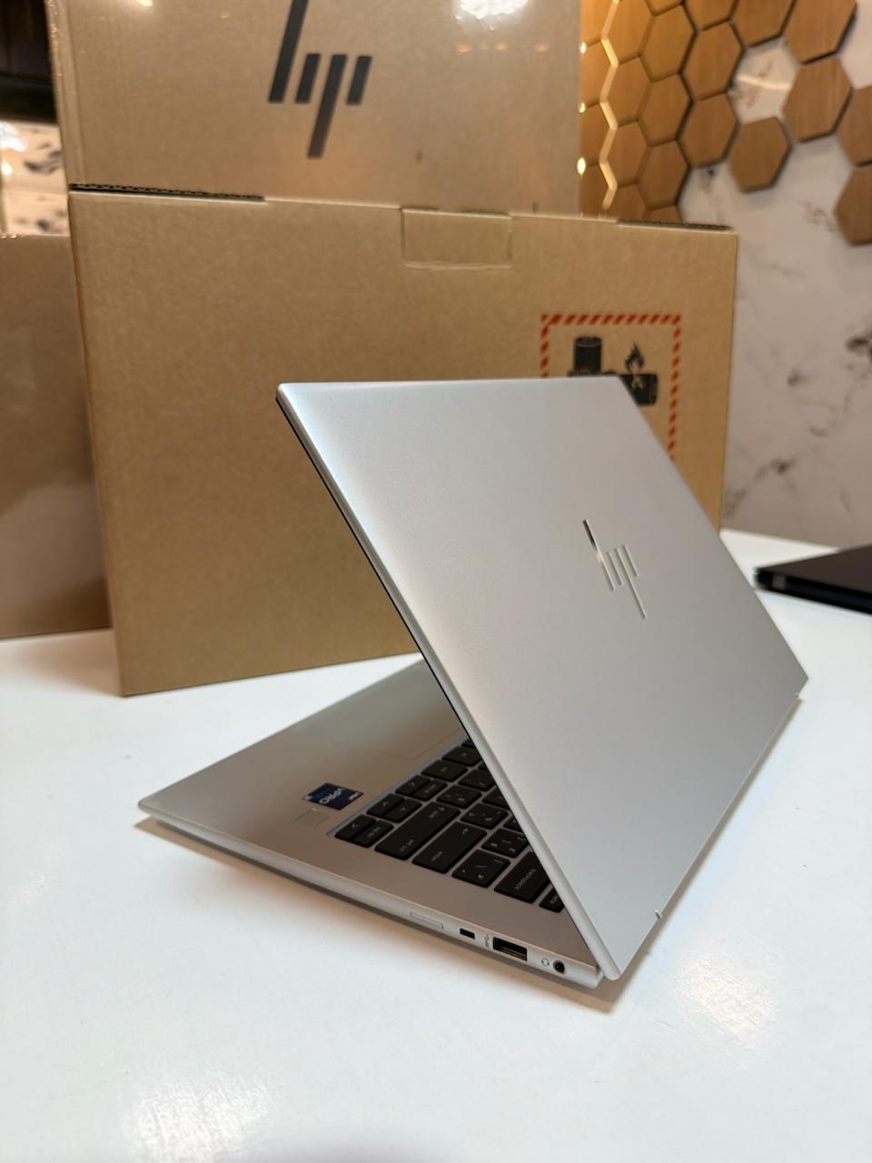 HP ELITEBOOK 840 G10 I7 13th GEN /16GO/512G0