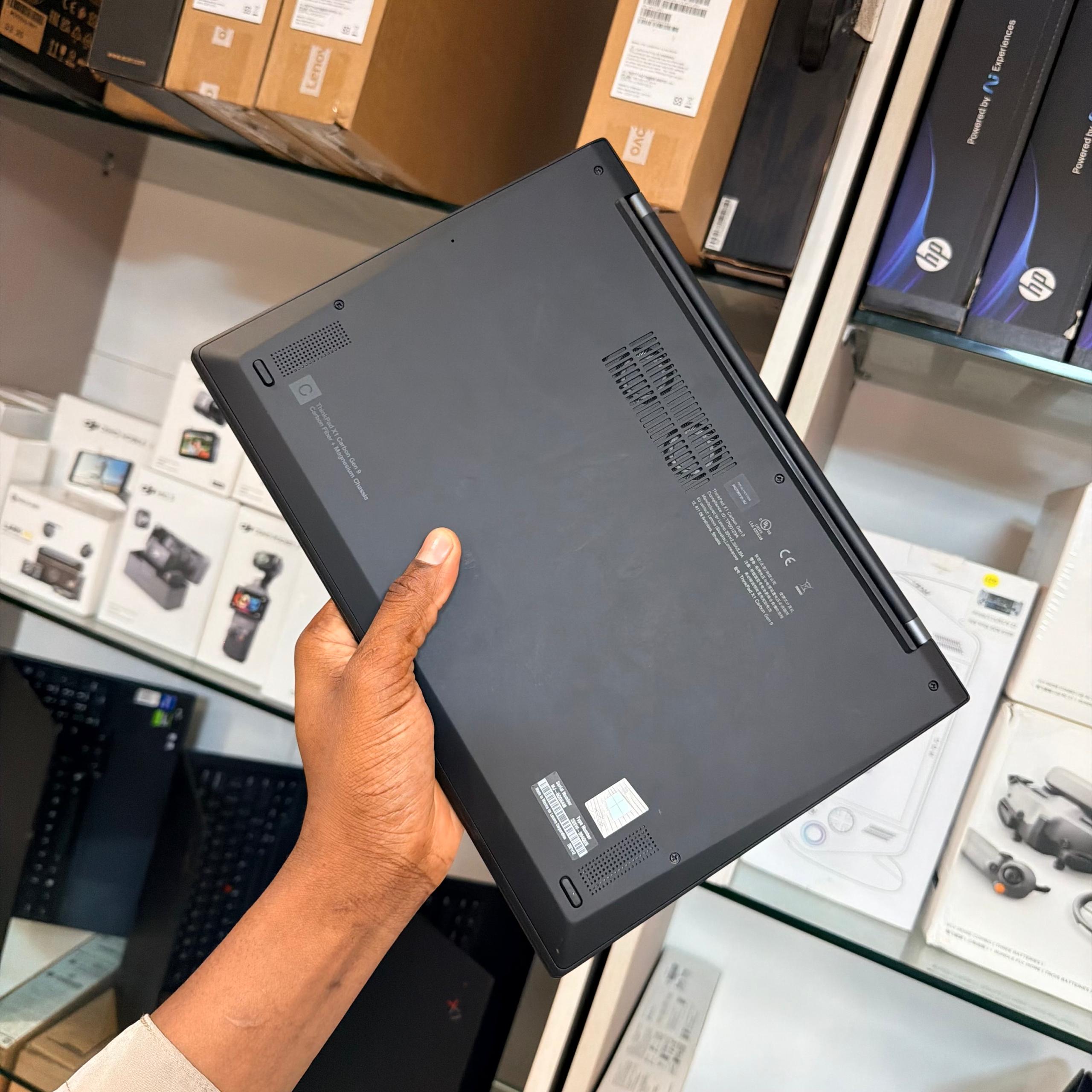 LENOVO X1 CARBON I5 11th GEN /256go /8GO